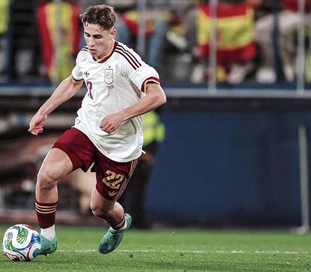 开云官网-龙赛罗：费尔明是球场的一抹亮色，保持状态应在世界杯首发